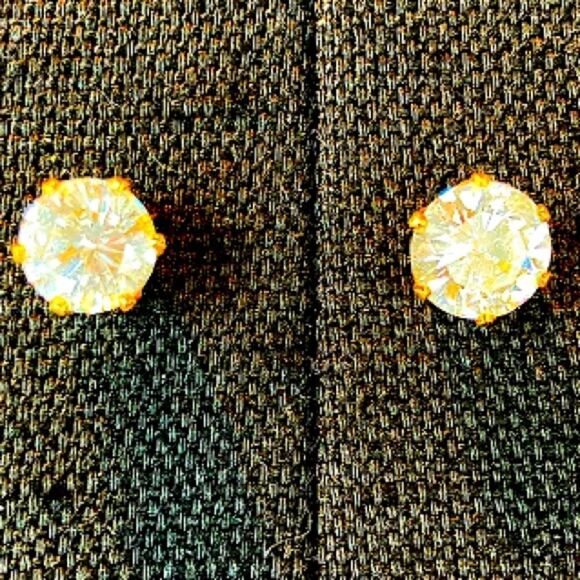 Vintage Cubic Zirconia 1/3” stone gold tone prong setting pierced post earrings - Picture 1 of 10